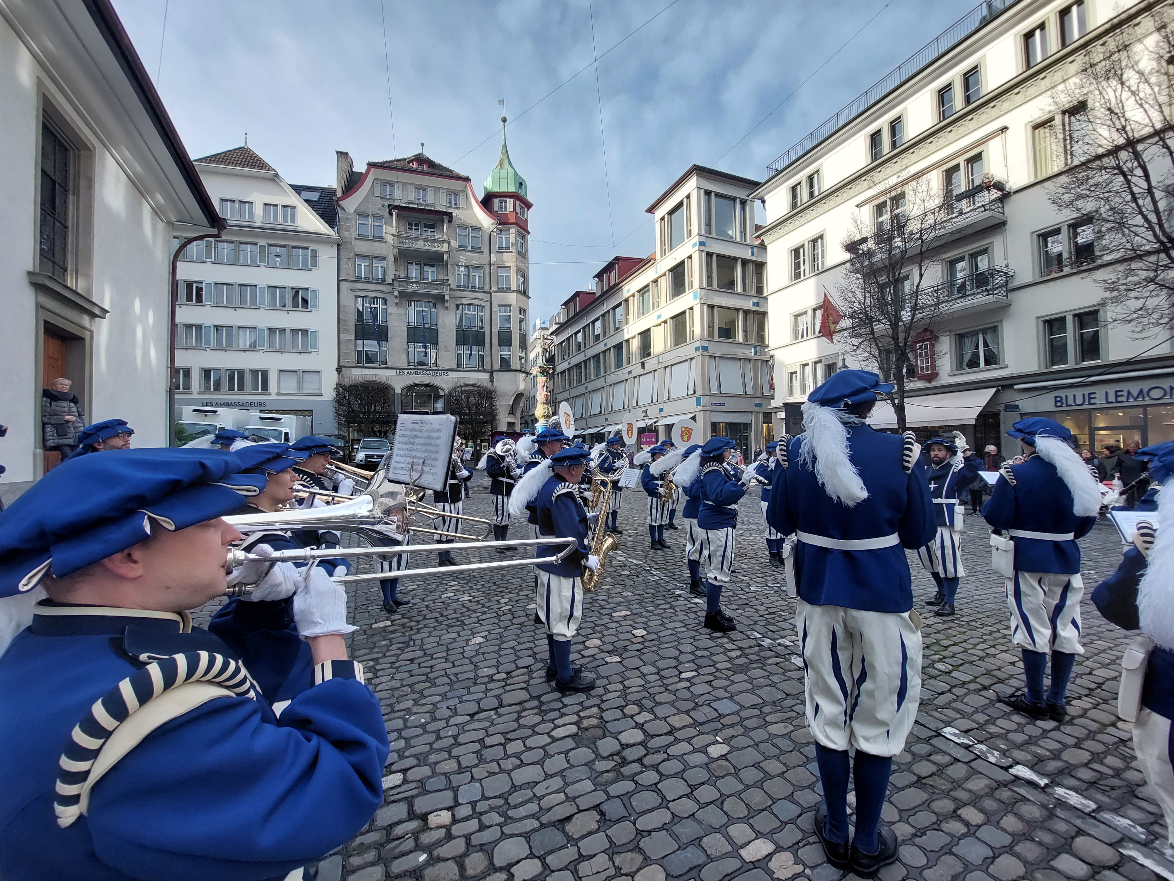 Ein Blick über die Lucerne Marching Band während ihrer öffentlichen Probe vor dem Auftritt beim Basel Tattoo 2023