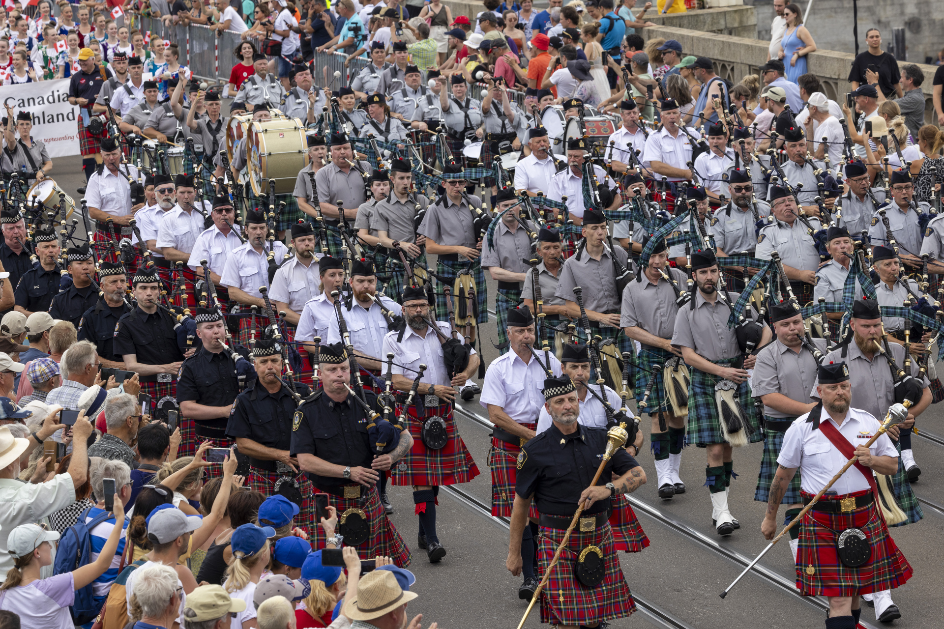 Massed Pipes and Drums bei der Basel Tattoo Parade 