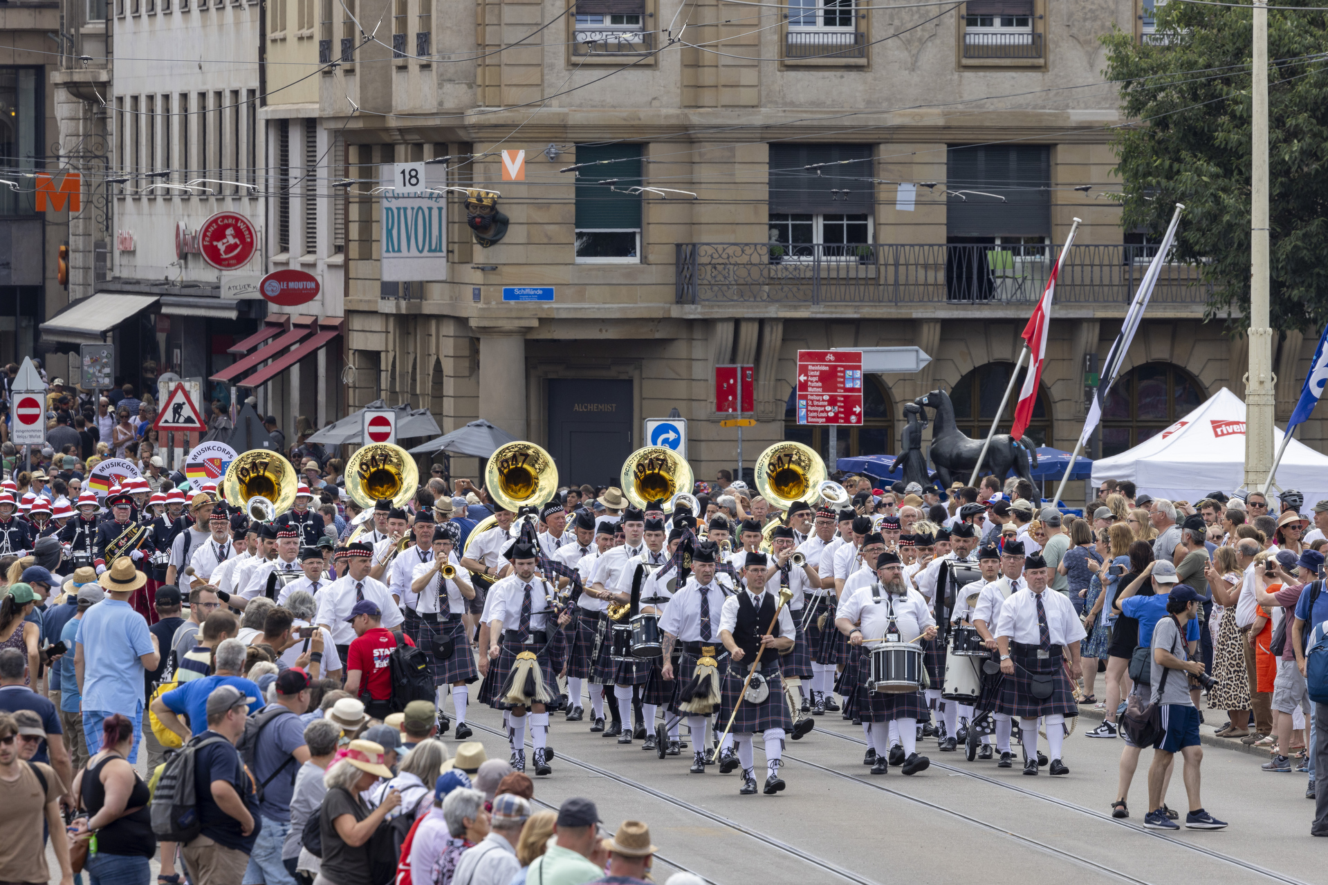 Schotte Clique an der Basel Tattoo Parade