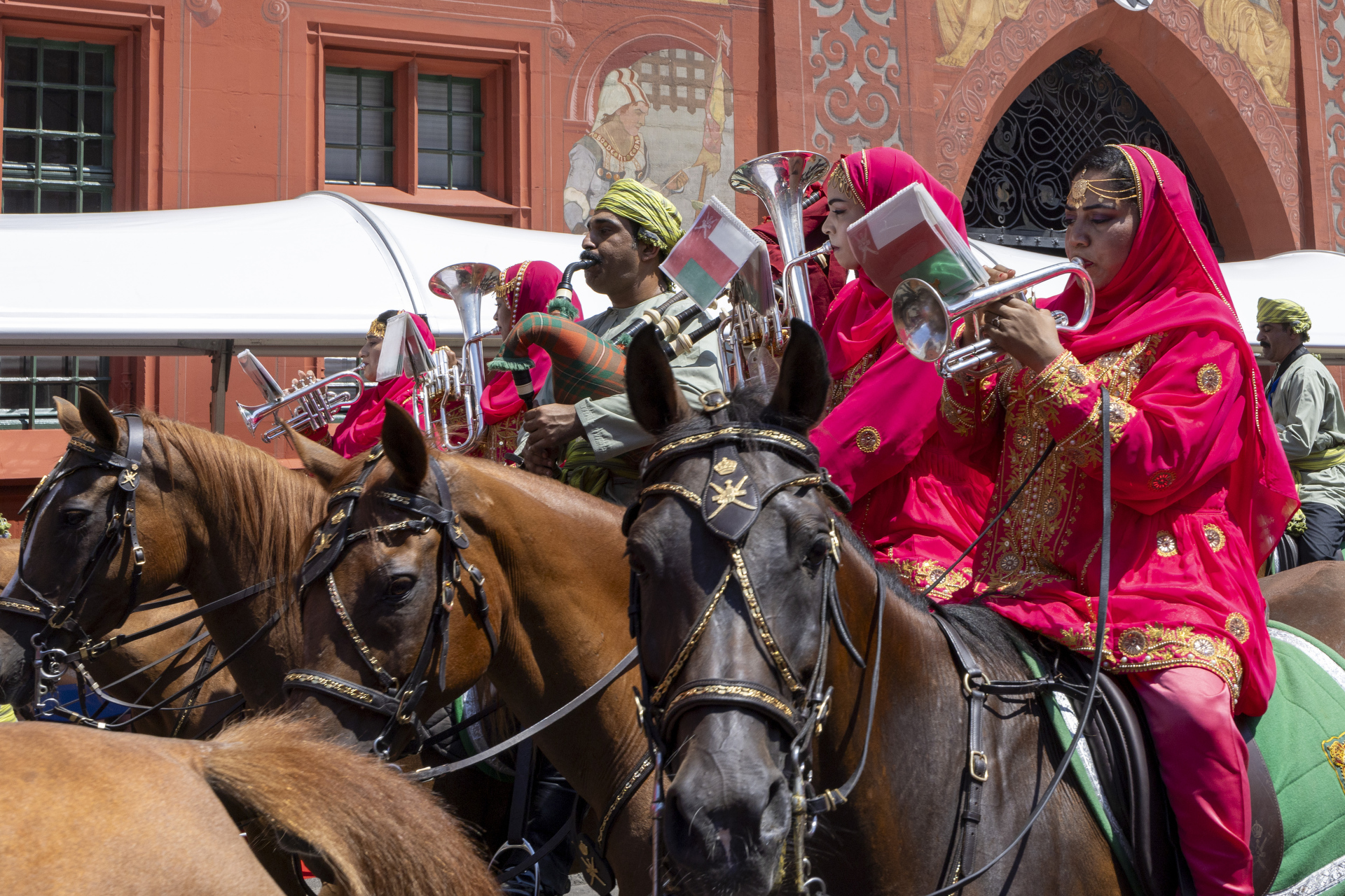 The Combined Bands of the Royal Cavalry and the Royal Guards of Oman bei der Basel Tattoo Parade