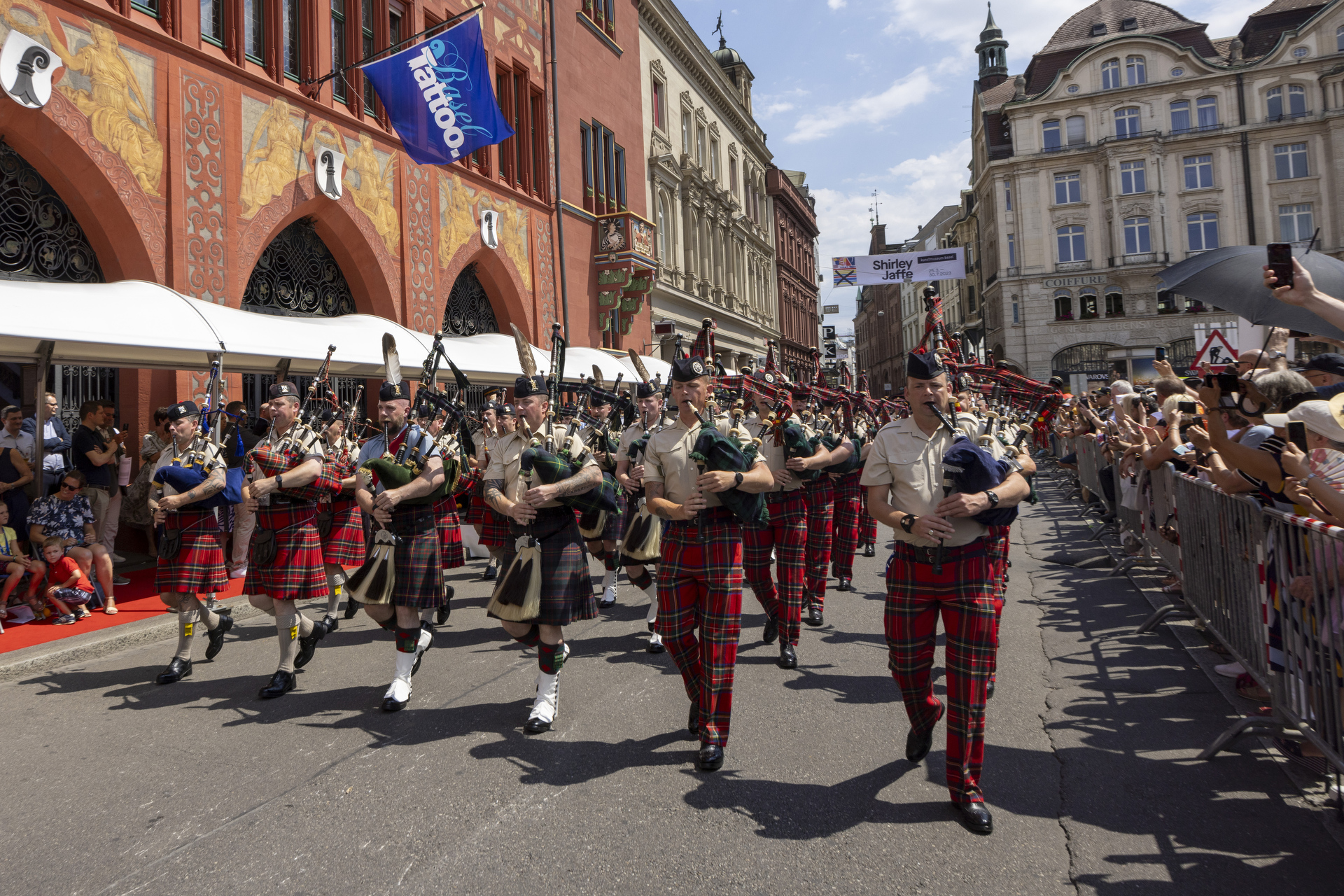 Massed Pipes and Drums bei der Basel Tattoo Parade