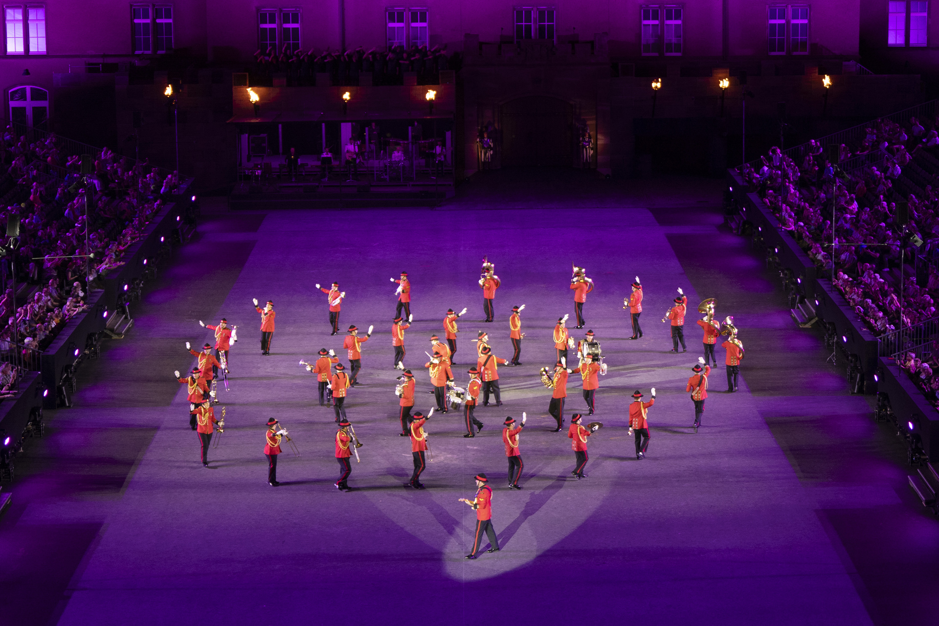 New Zealand Army Band in Kreis Formation in der Kaserne Basel 2023