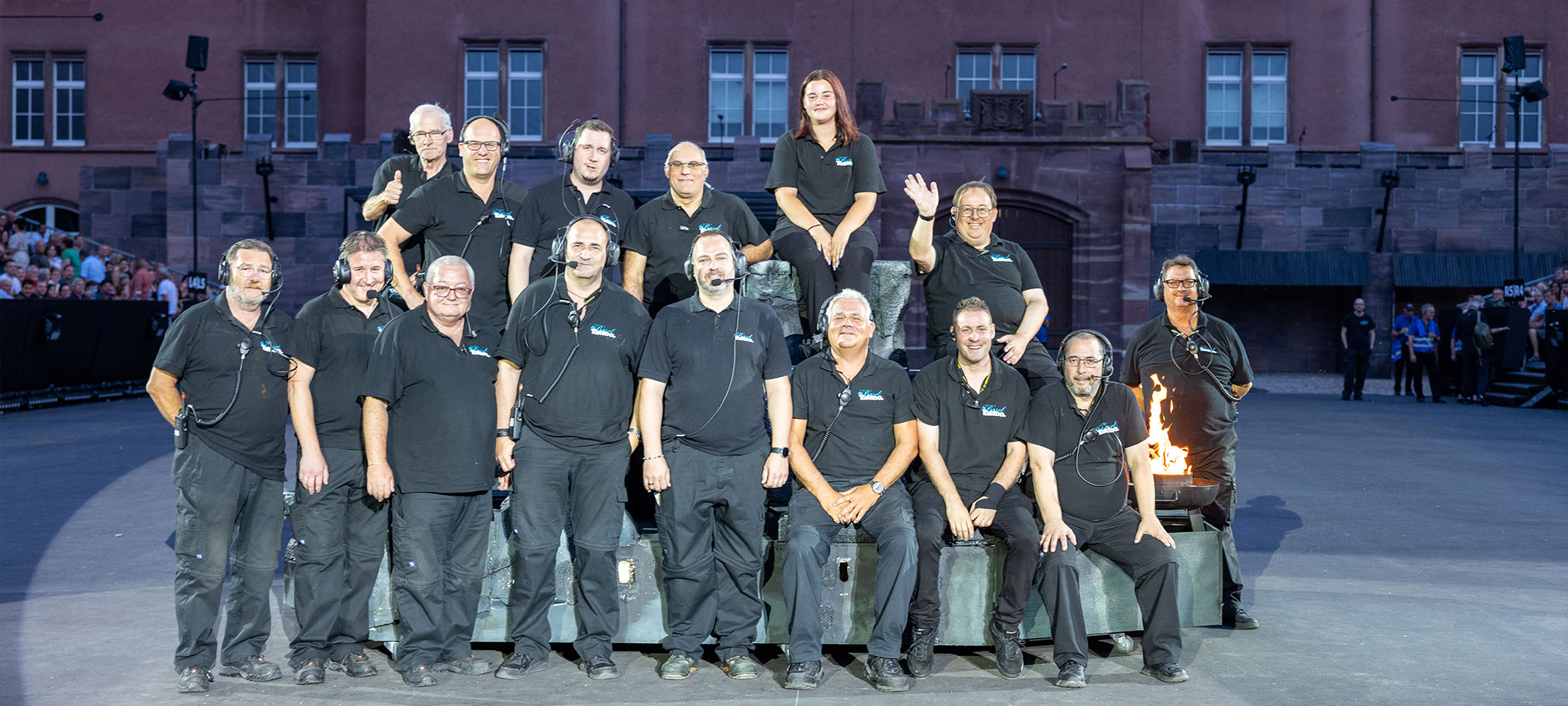 Die Helfer hinter den Kulissen sorgen mit ihrer fleissigen Unterstützung für einen Reibungslosen Ablauf vom Basel Tattoo Ablauf. 