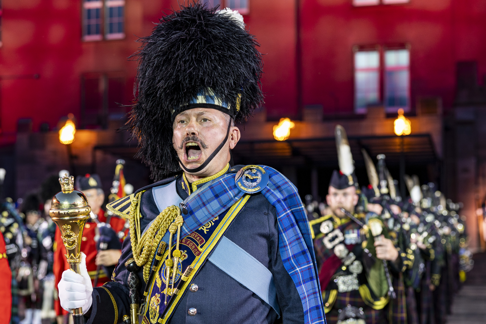 Der Pipe Major der Banda Monumental de México in der Kaserne Basel