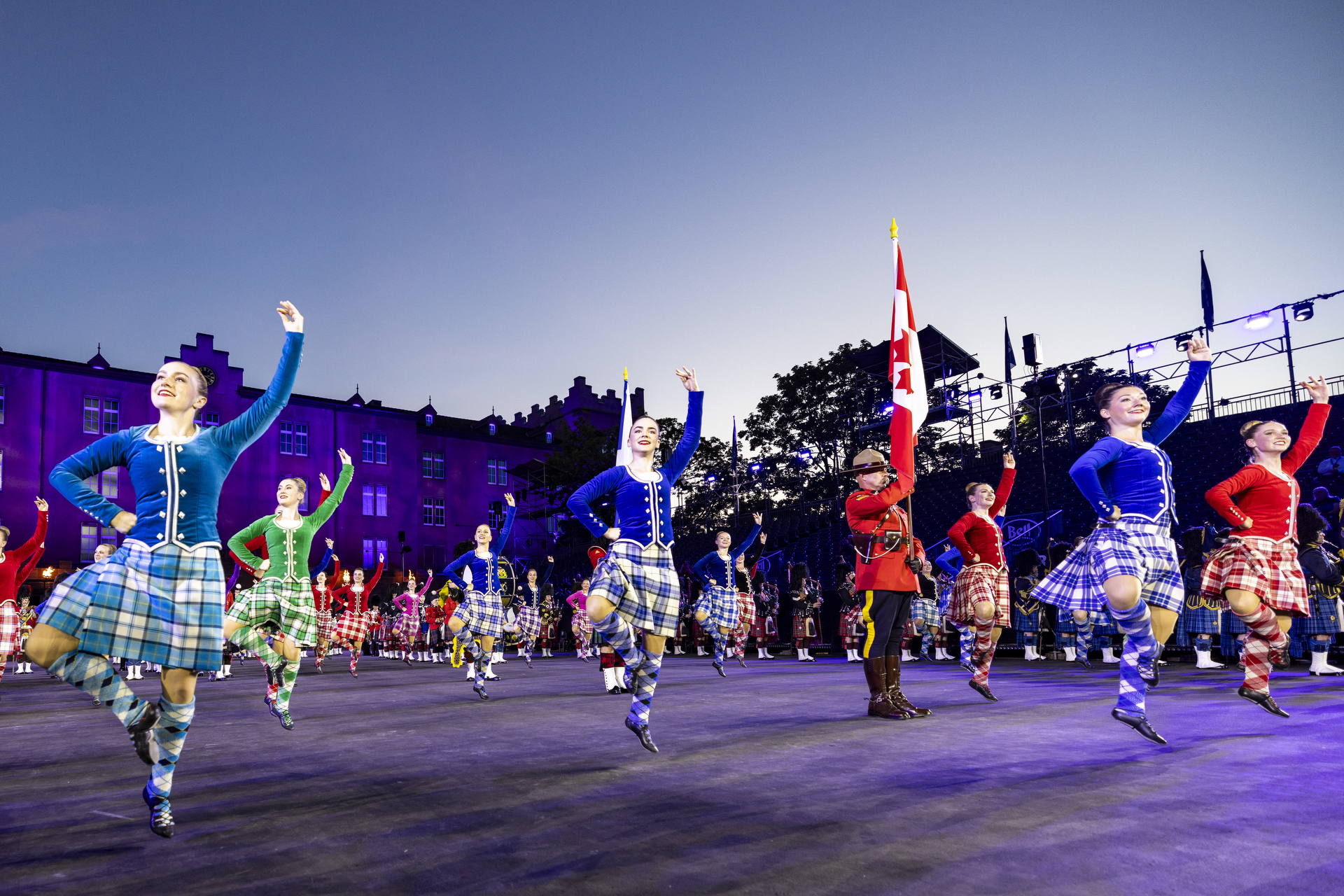 Die Canadiana Celtic Highland Dancers aus Kanada am Tanzen in der Kaserne Basel 2023
