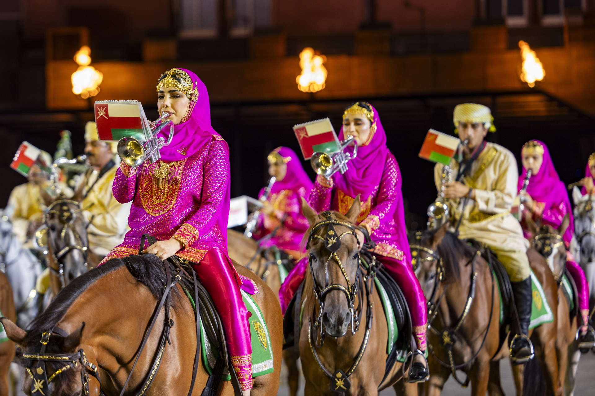 The Combined Bands of the Royal Cavalry and the Royal Gurd of Oman in der Kaserne Basel auf Pferden
