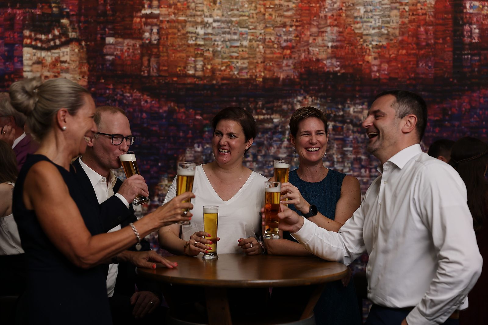Die Basel Tattoo Lounge mit glücklichen Besuchern