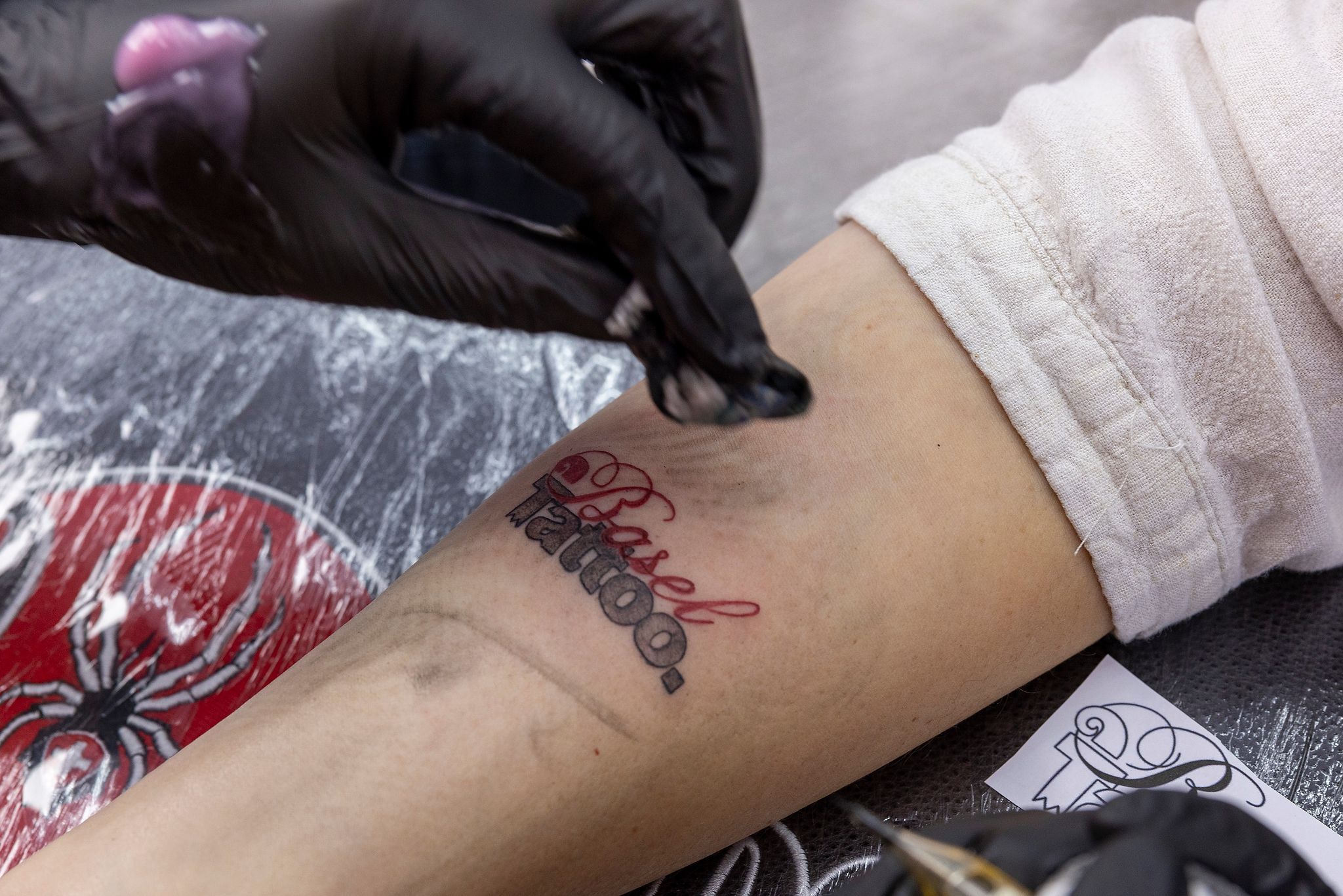 Das Basel Tattoo Logo fertig gestochen