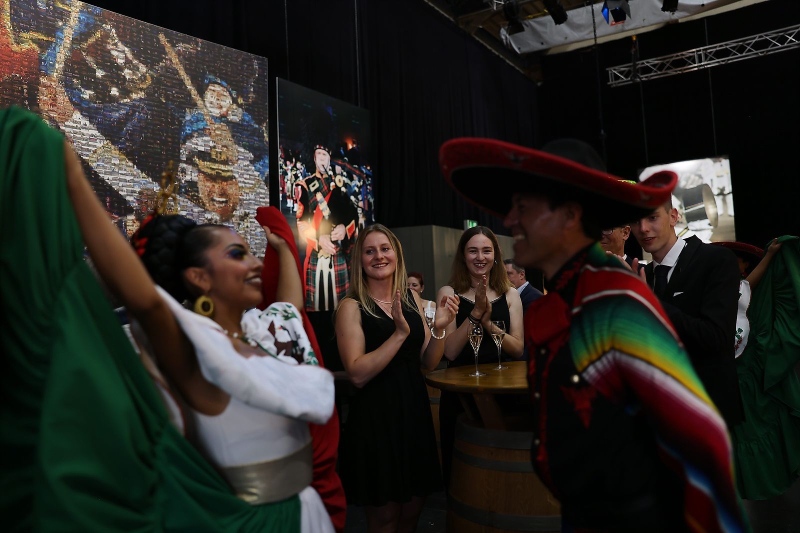 Les Mexicains ont fait une brève apparition dans Basel Tattoo Lounge