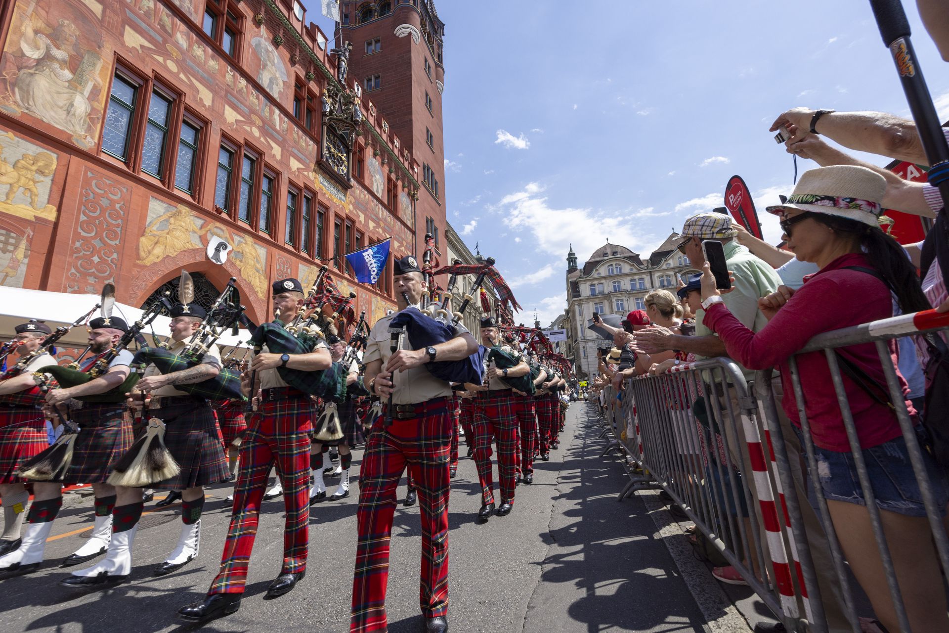 Massed Pipes and Drums bei der Basel Tattoo Parade